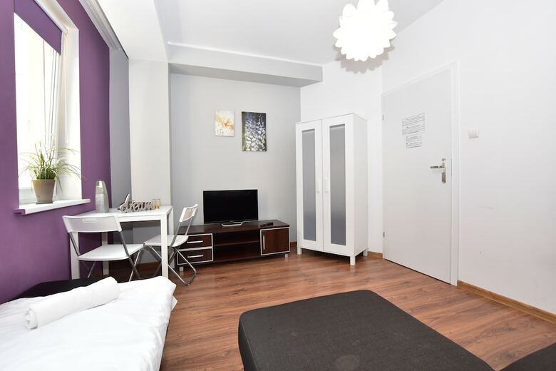 Hostal Dukes Aparthostel - Old Town