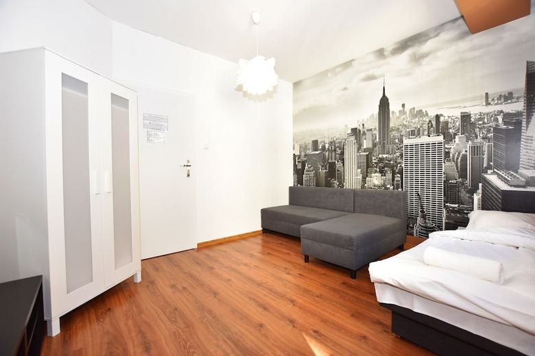 Hostal Dukes Aparthostel - Old Town