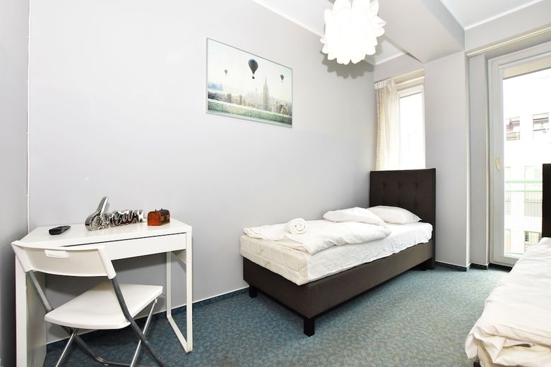 Hostal Dukes Aparthostel - Old Town