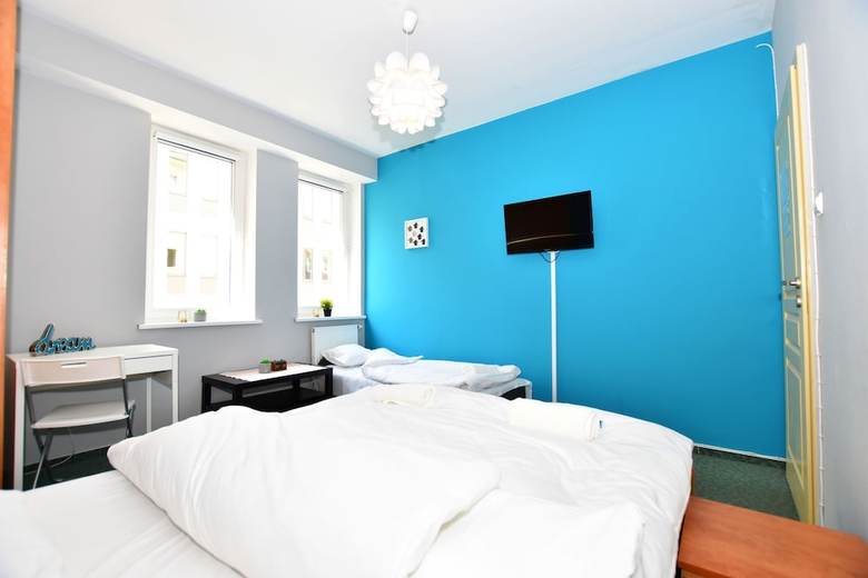 Hostal Dukes Aparthostel - Old Town