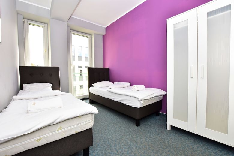 Hostal Dukes Aparthostel - Old Town