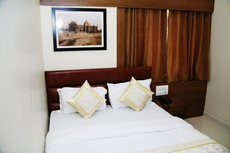 Hotel Crystal Luxury Inn