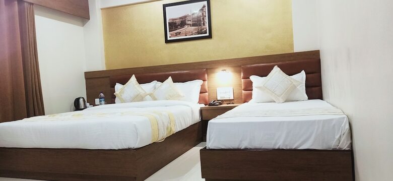 Hotel Crystal Luxury Inn