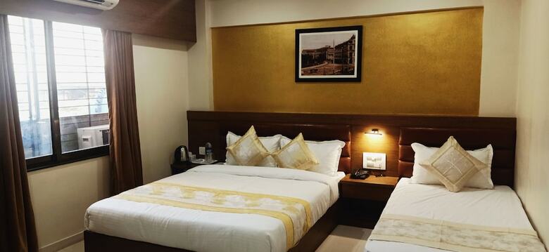 Hotel Crystal Luxury Inn