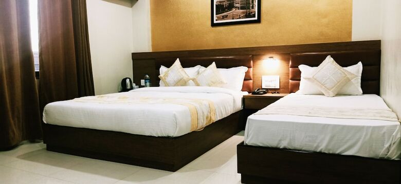 Hotel Crystal Luxury Inn