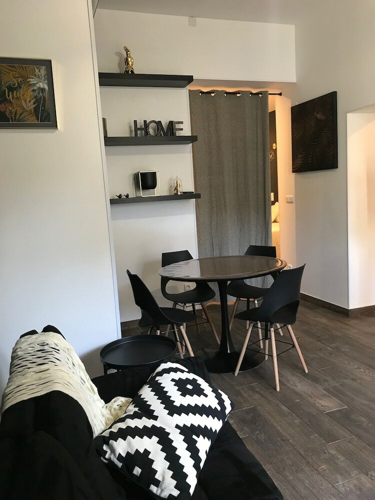 Elegant Apartment With Private Garden