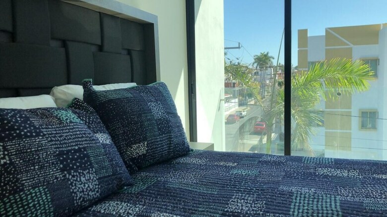 Apartamentos Nuevo, C�modo Y Seguro A UNA Cuadra Del Mar (E)