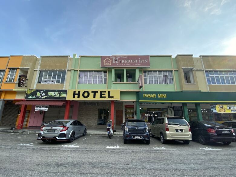 Oyo 89760 Harmoni Inn Hotel