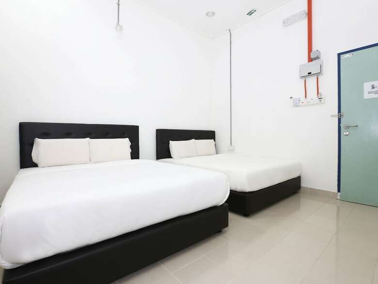 Spot On 89778 Aisy Hotel