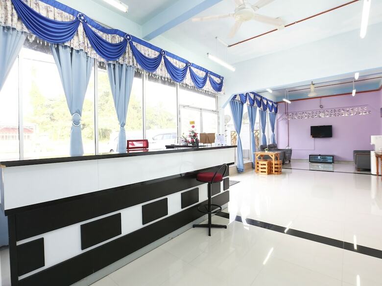 Spot On 89778 Aisy Hotel