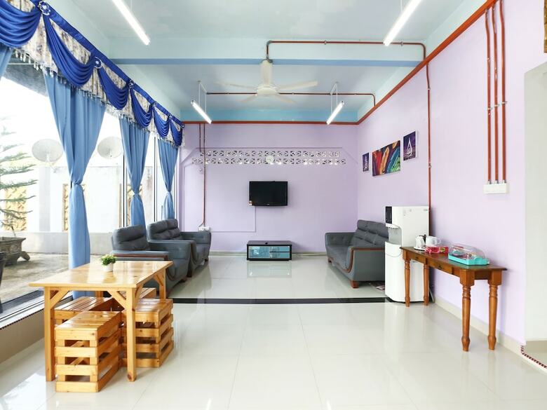 Spot On 89778 Aisy Hotel