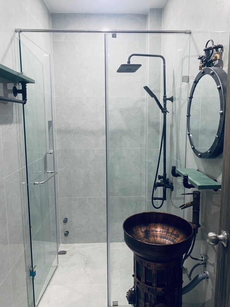 Hotel Lucas Inn 2