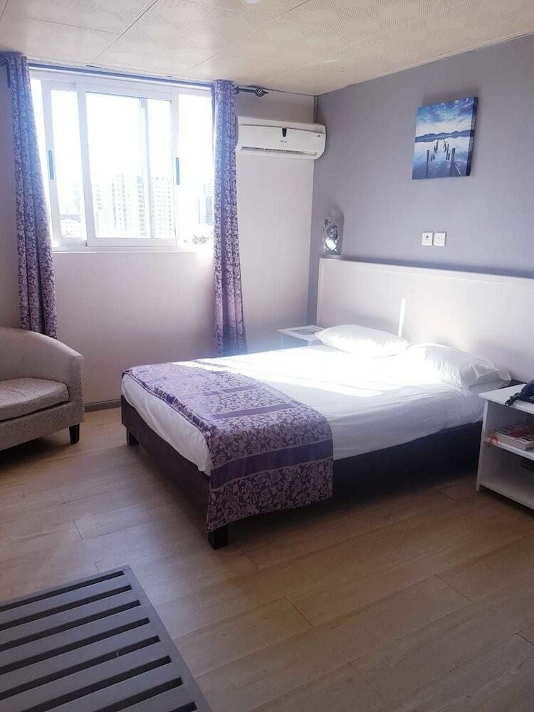 Champ De Mars Hotel