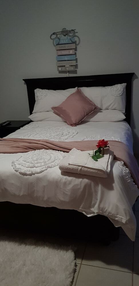 Hotel Rose And Thorn Guesthouse - Adults Only