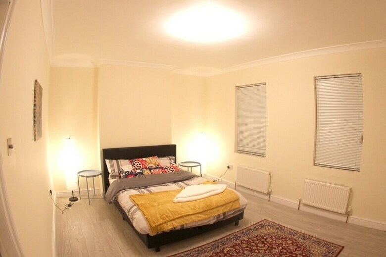 Bed & Breakfast Peace-full House In Slough