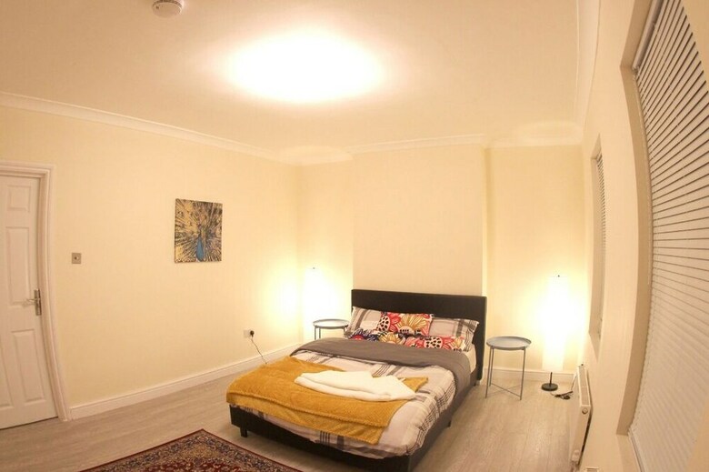 Bed & Breakfast Peace-full House In Slough
