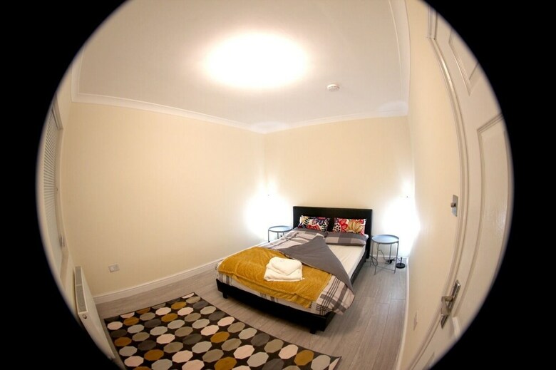 Bed & Breakfast Peace-full House In Slough