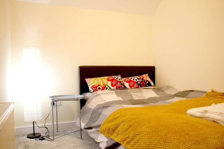 Bed & Breakfast Peace-full House In Slough