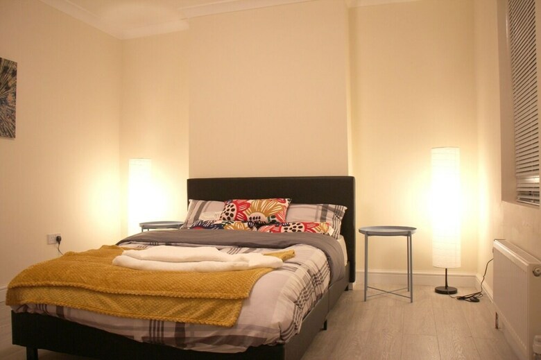 Bed & Breakfast Peace-full House In Slough