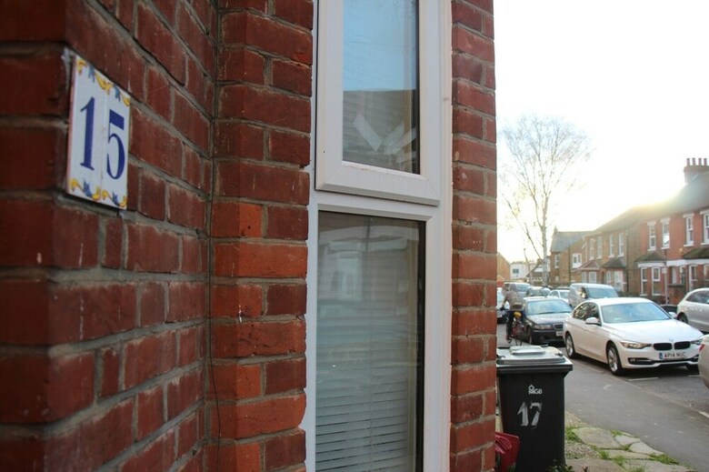 Bed & Breakfast Peace-full House In Slough