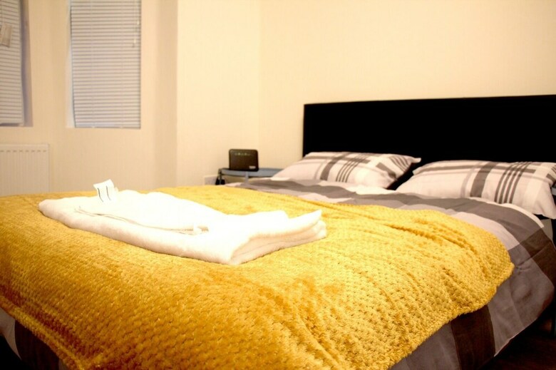 Bed & Breakfast Peace-full House In Slough