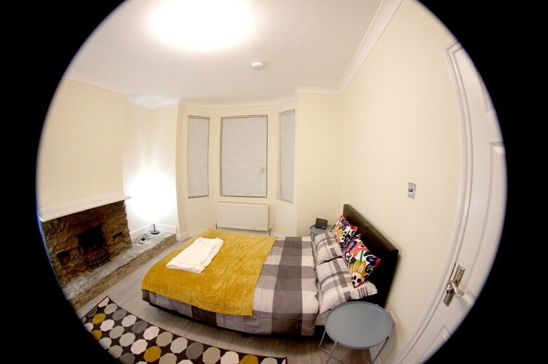 Bed & Breakfast Peace-full House In Slough