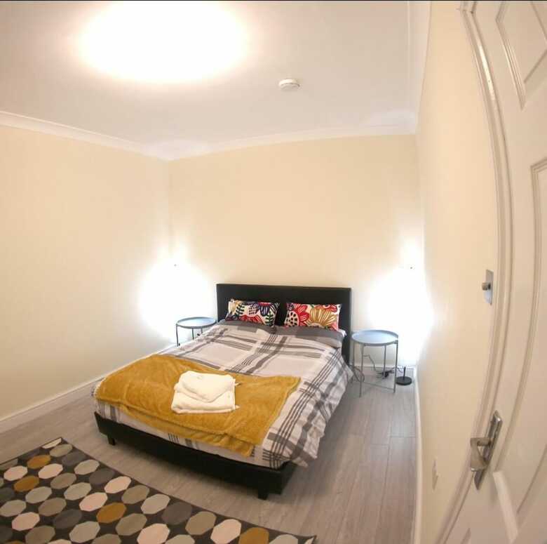Bed & Breakfast Peace-full House In Slough