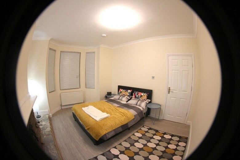 Bed & Breakfast Peace-full House In Slough