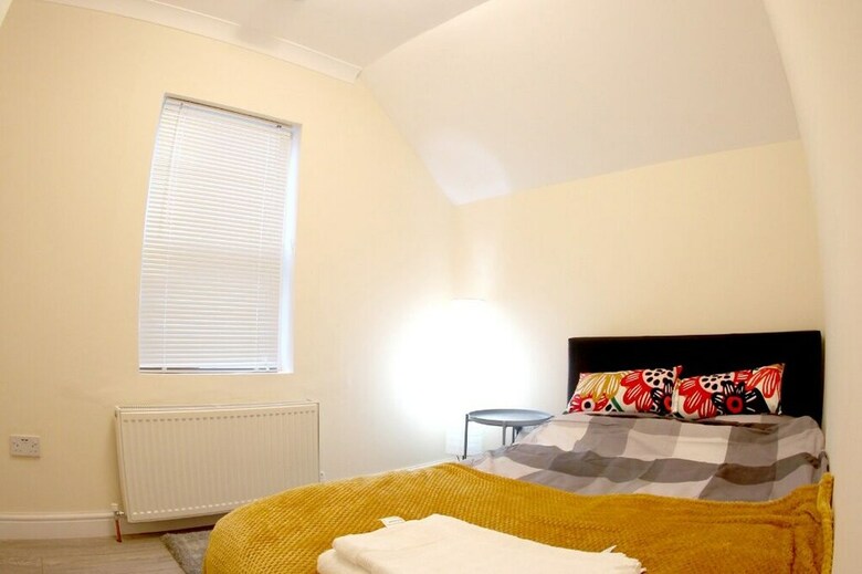 Bed & Breakfast Peace-full House In Slough