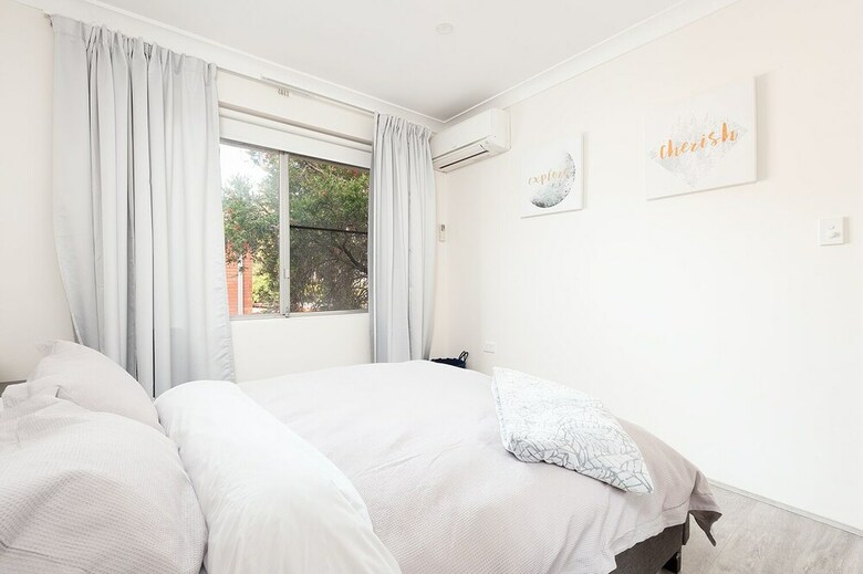 Comfy & Convenient Homebush West