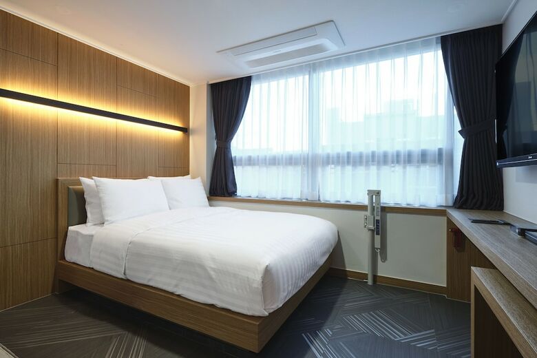 S Stay Hotel