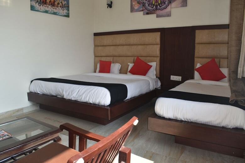 Hotel Basera
