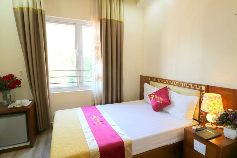 Giang Son Sea View Hotel