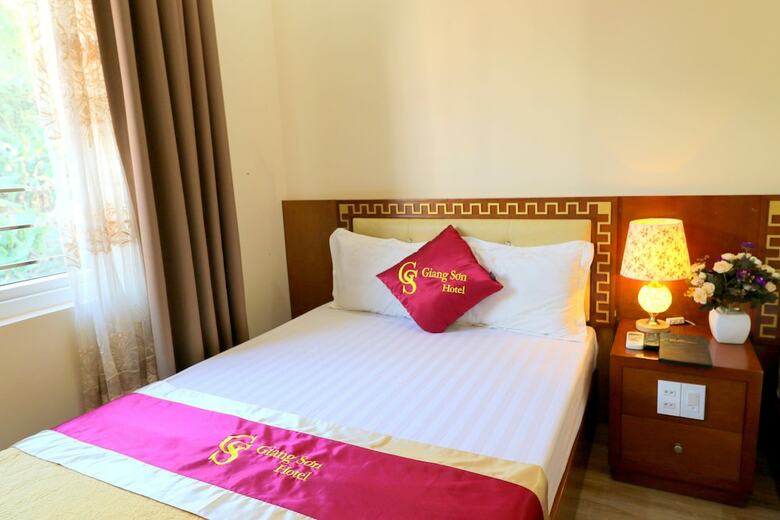 Giang Son Sea View Hotel