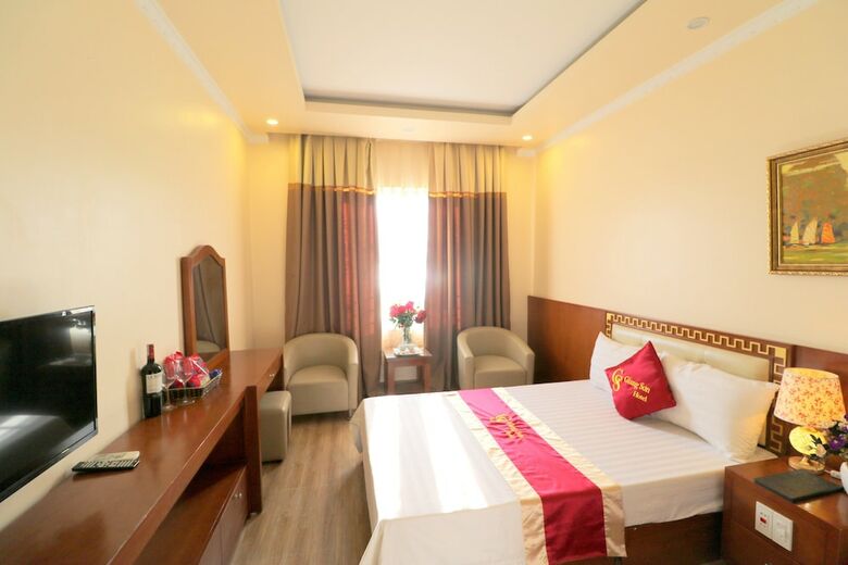 Giang Son Sea View Hotel