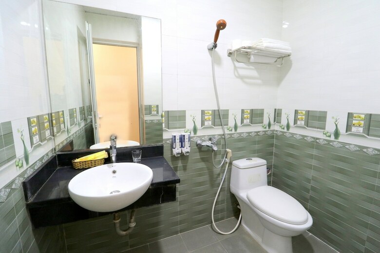 Giang Son Sea View Hotel