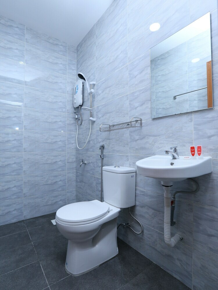 Hotel Oyo 89772 Roselyn Inn