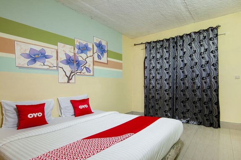 Oyo 2208 Thyesza Hotel