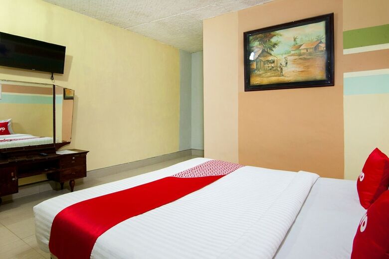 Oyo 2208 Thyesza Hotel