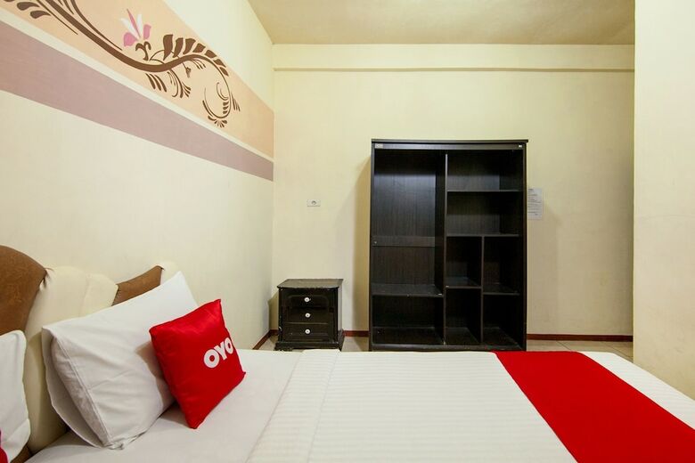 Oyo 2208 Thyesza Hotel