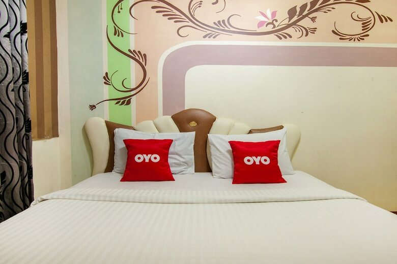 Oyo 2208 Thyesza Hotel