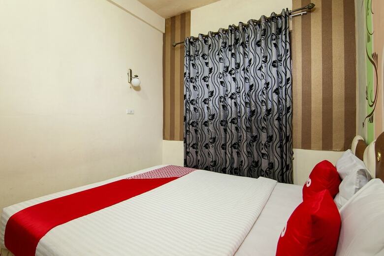 Oyo 2208 Thyesza Hotel