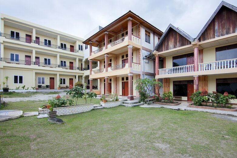 Oyo 2208 Thyesza Hotel