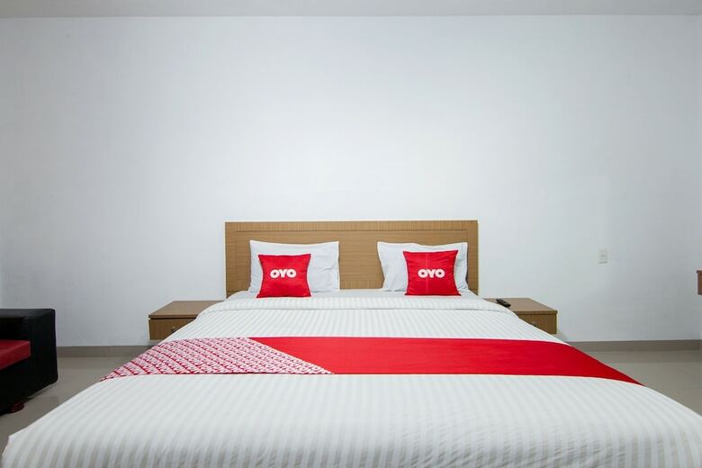 Oyo 2208 Thyesza Hotel