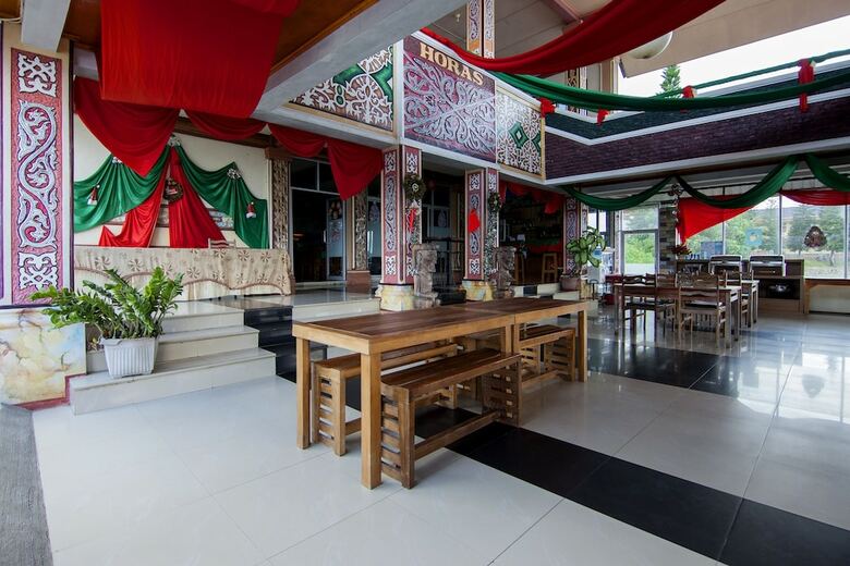 Oyo 2208 Thyesza Hotel