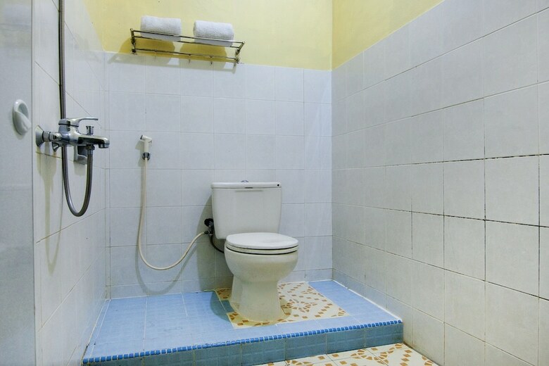 Oyo 2208 Thyesza Hotel