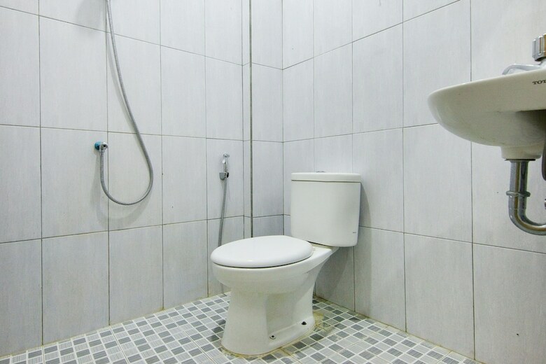 Oyo 2208 Thyesza Hotel