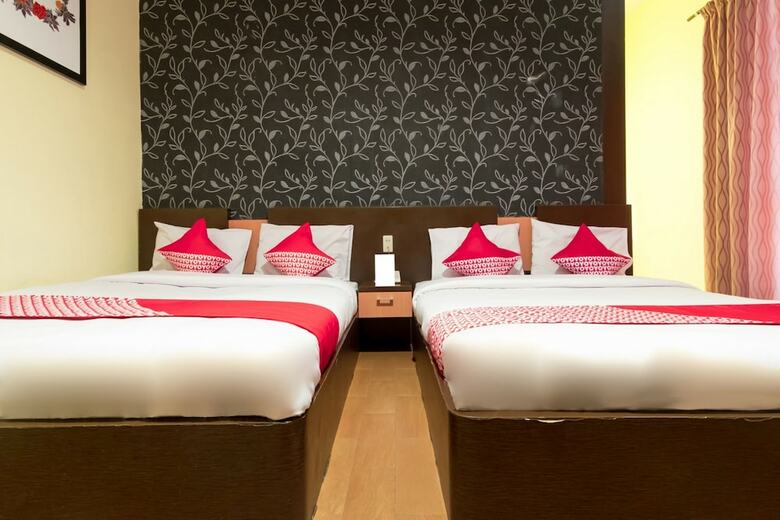Oyo 2208 Thyesza Hotel