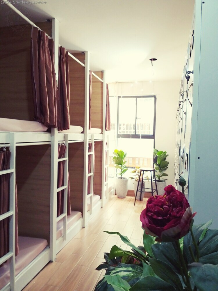 Hostal Little Garden Hostel
