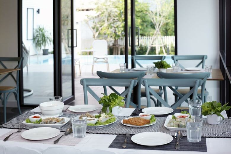 Port Canary Hotel